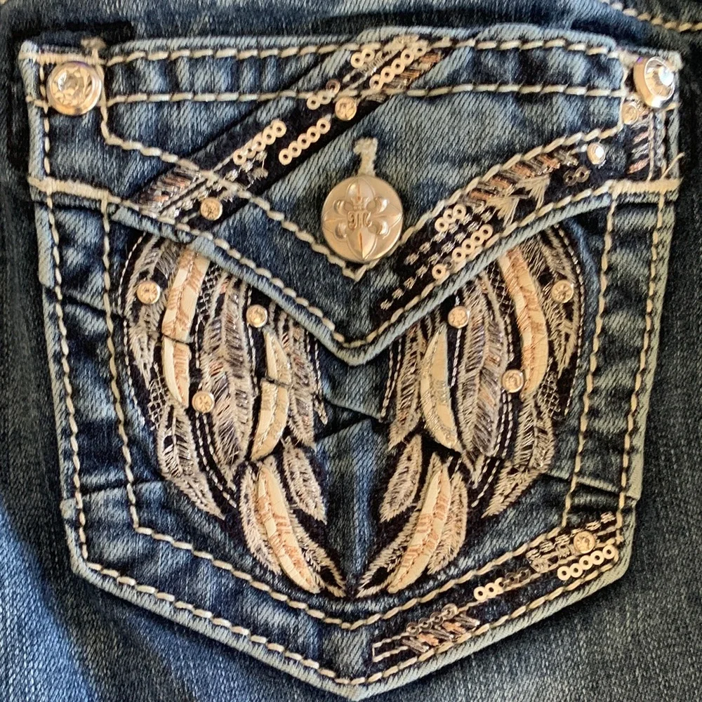 Miss Me Angel Wings Jeans with Embroidered Pocket Mid-Rise Curvy Boot Cut Sz 27 - Picture 3 of 9